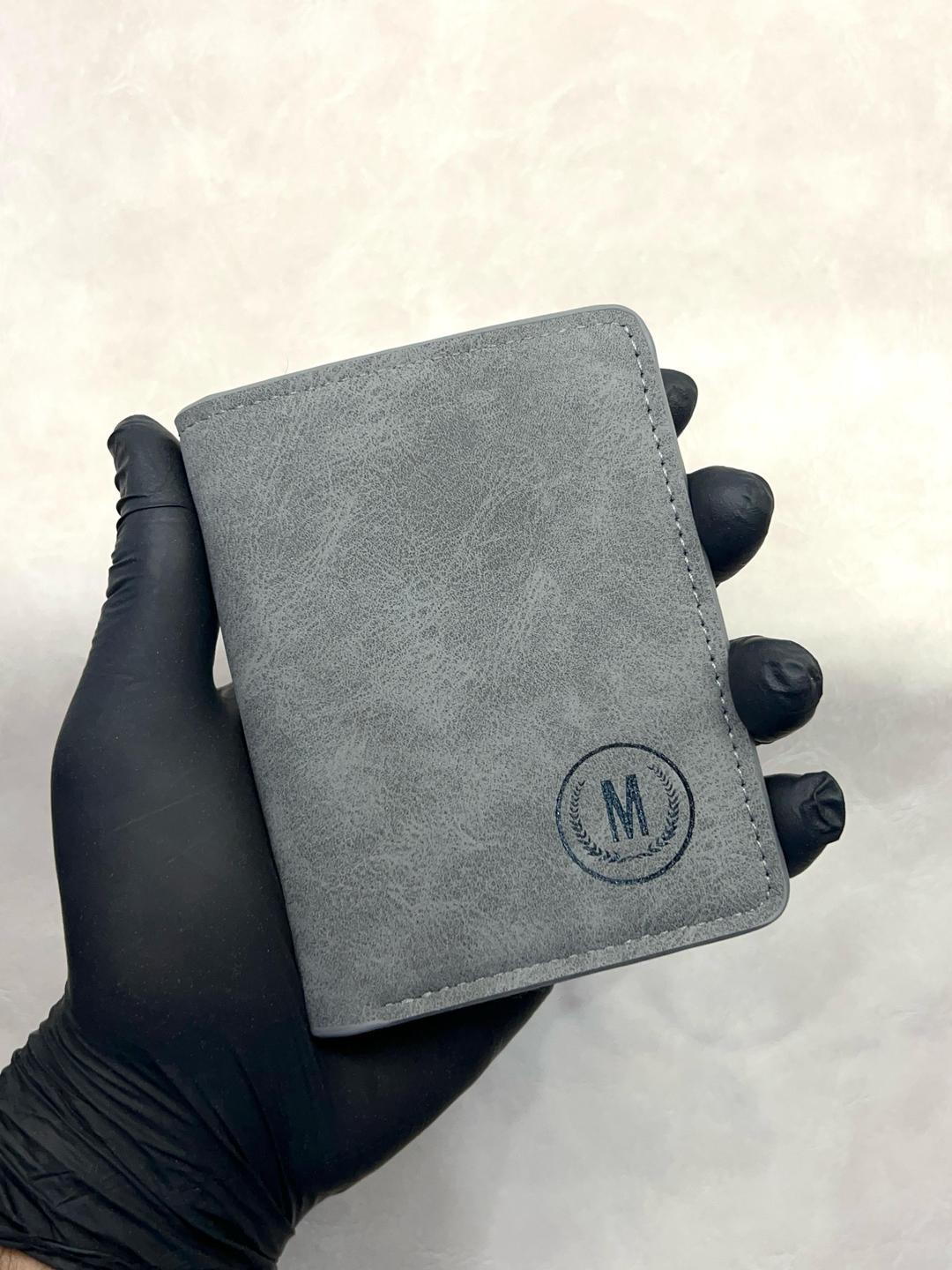 Men's Leather Bi-Fold Wallet with 6 Card Pockets